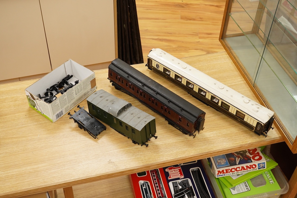 Two Gauge One bogie coaches; a Midland Railway clerestory coach, together with a 12-wheel Pullman car (bogies af), plus an American outline caboose, some scratch building and adaptation from kits, etc.